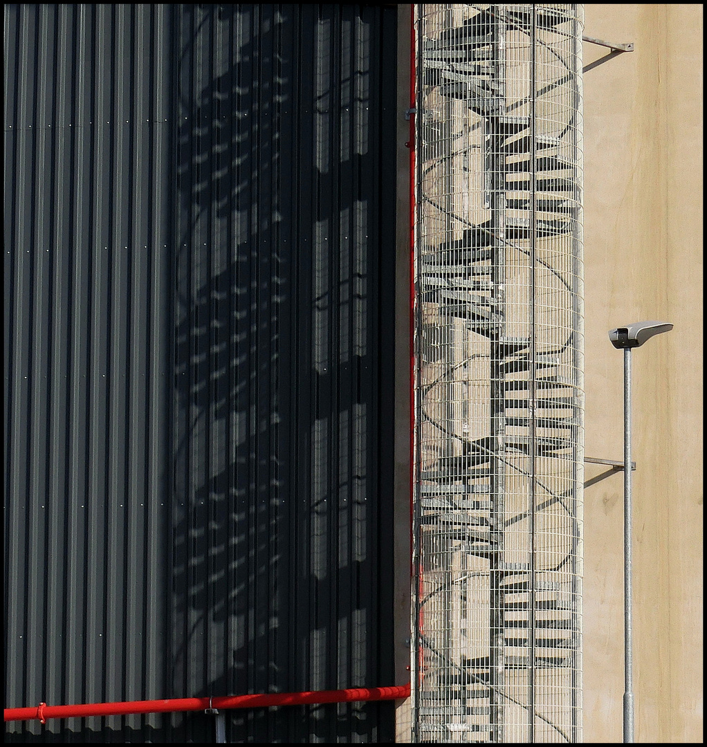 Schatten an Müllverbrennungsanlage...