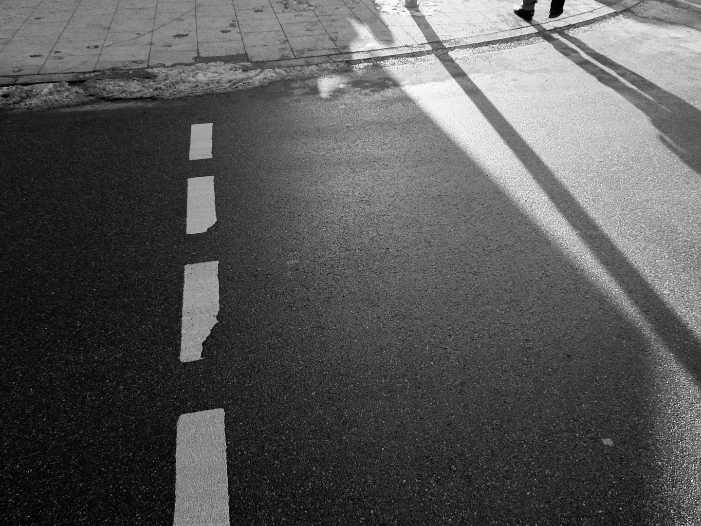 Schatten auf dem Asphalt...