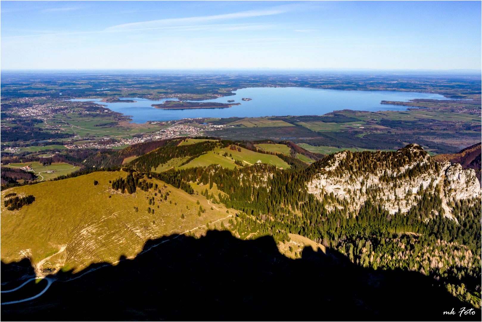 Schatten der Kampenwand mit Chiemsee