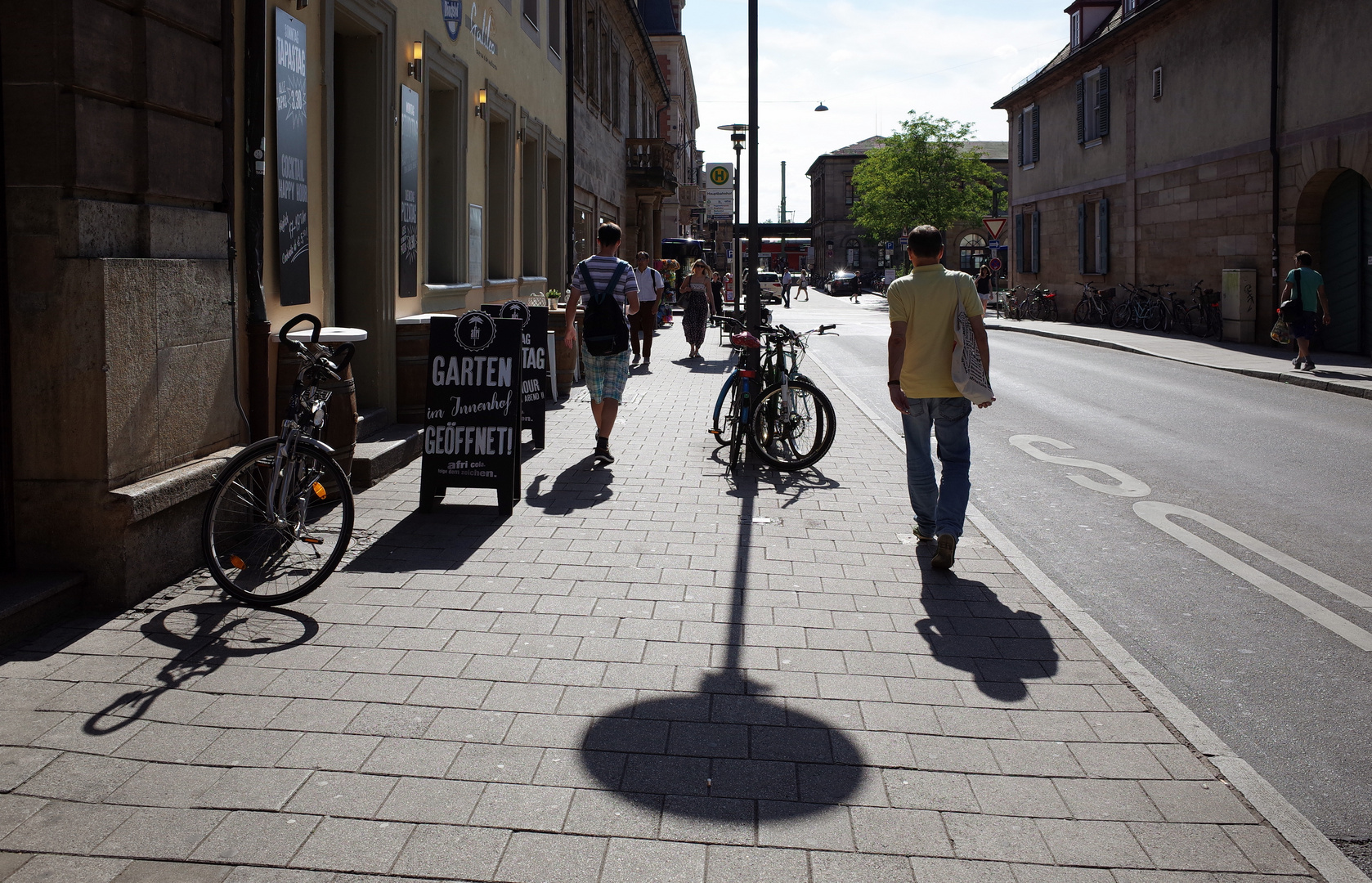 Schatten der Stadt.