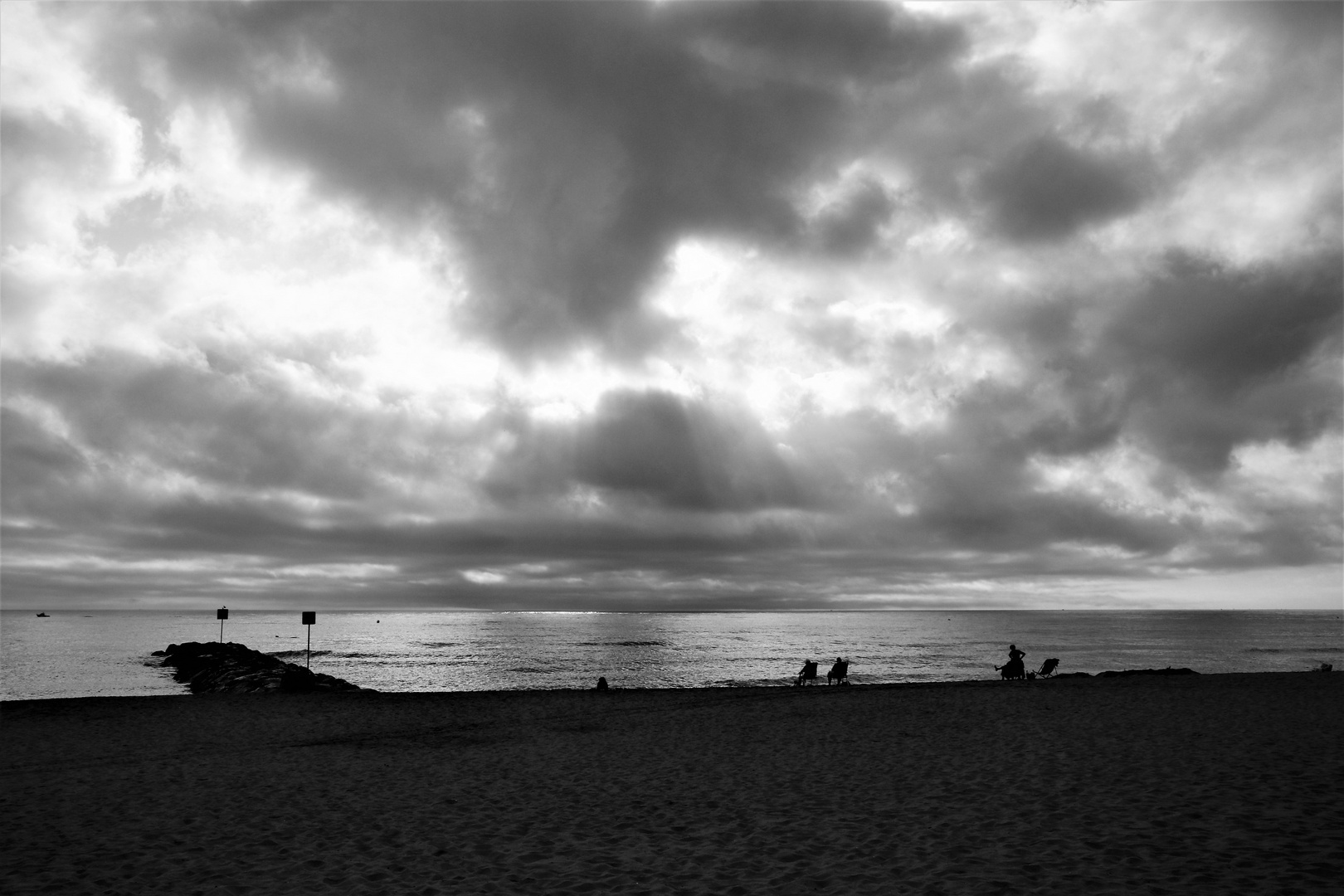 Schatten der Vergangenheit am Strand von Saint-Cyprien