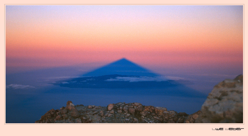 Schatten des Teide auf La Gomera