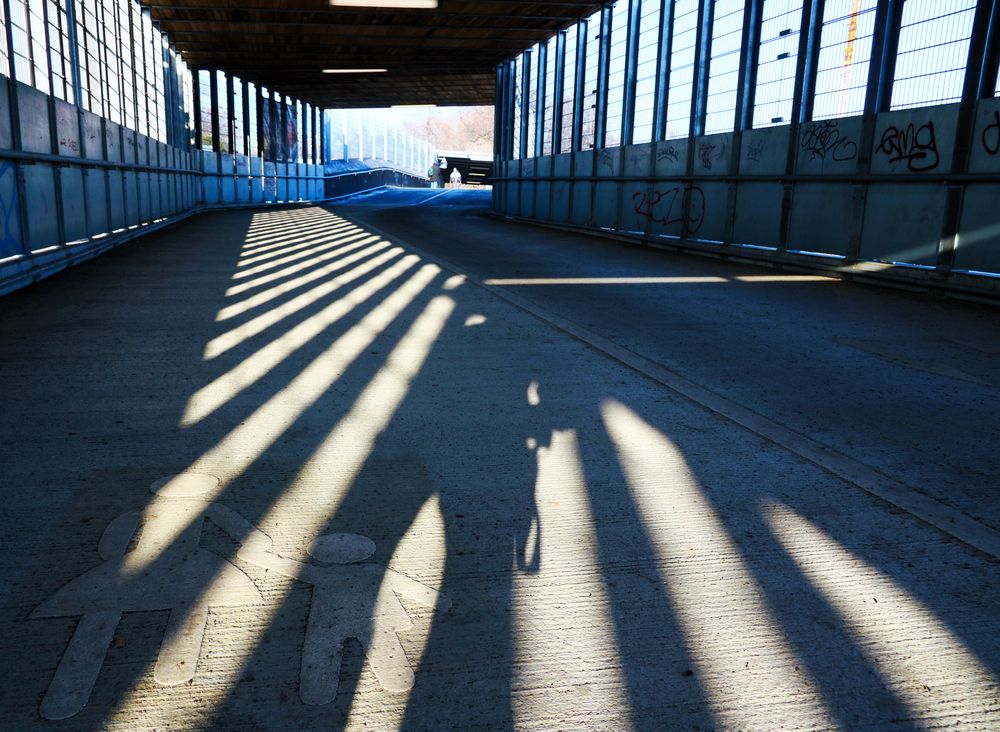 Schatten DURCHBLICK Unterführung c75d-2480-swblau  +FotosimPark