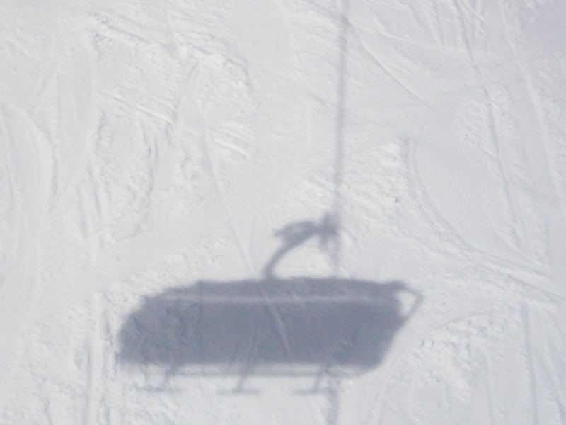 Schatten einer Seilbahn