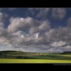 Schatten huschen über das Land