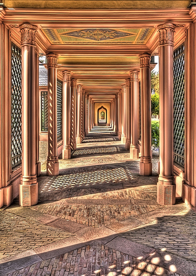 Schatten im Kreuzgang