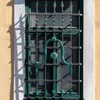 schatten mit gitter und fenster