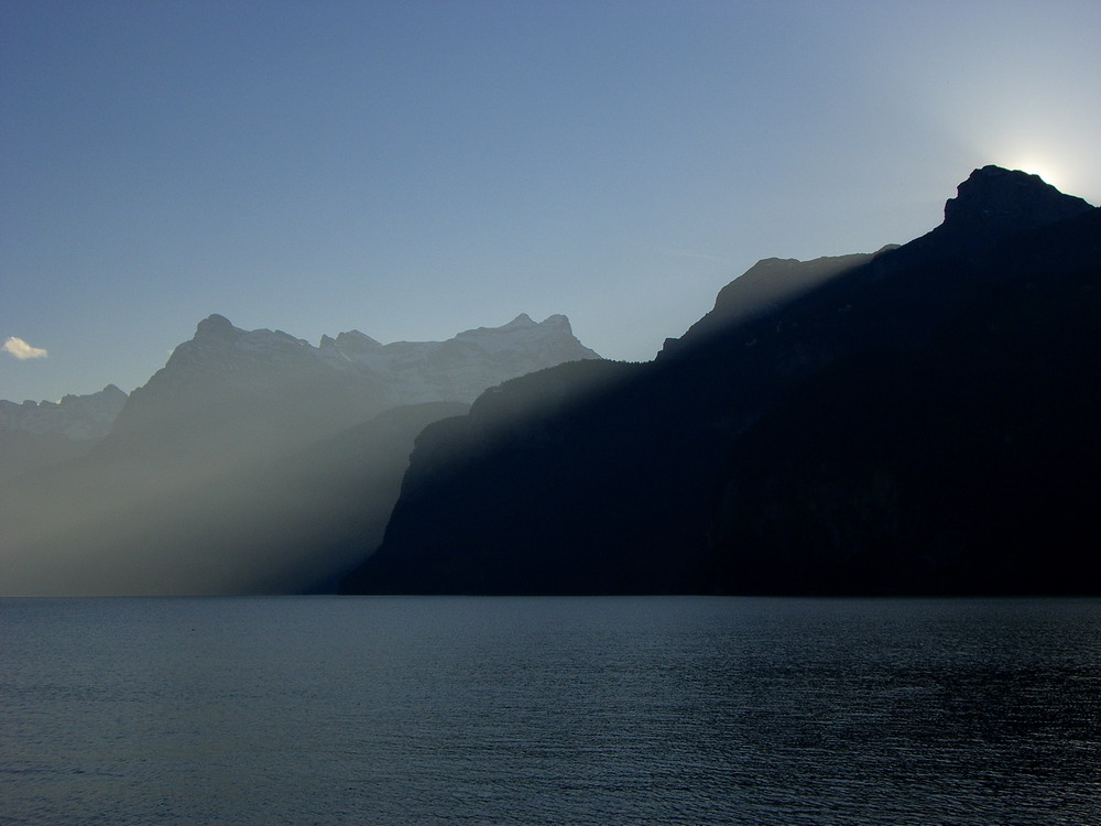 Schatten über dem See