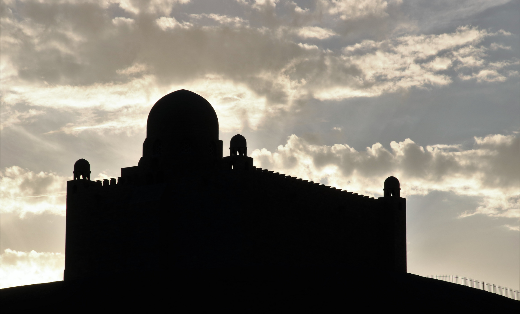 Schatten vor Himmel Egypt ca-20-46-col