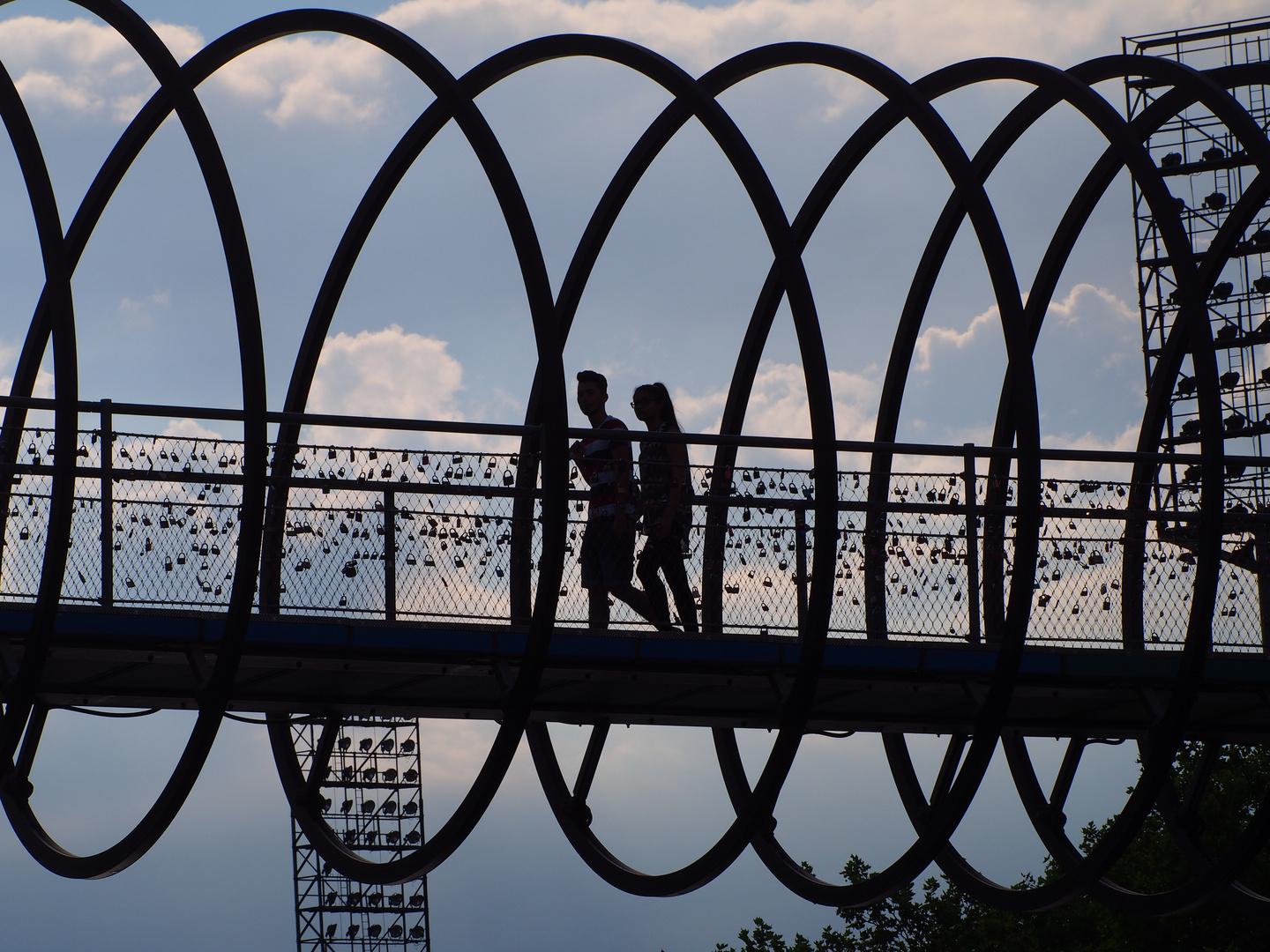 SCHATTENBRÜCKE