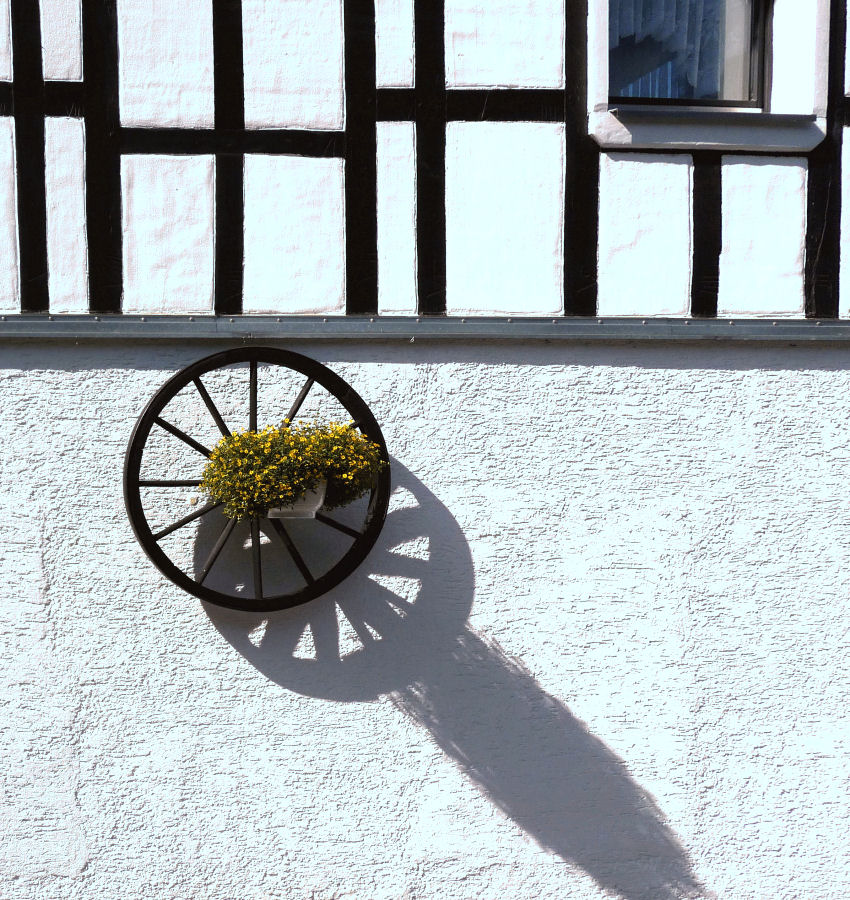 Schattenspiel am Fachwerkbau