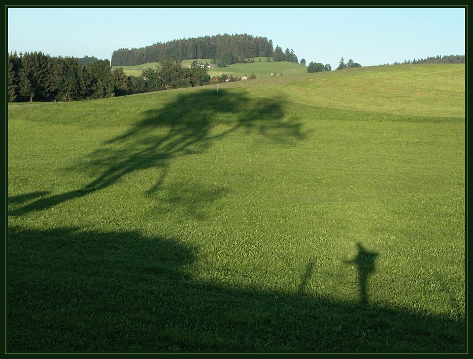 Schattenspiel am Jakobsweg im Allgäu