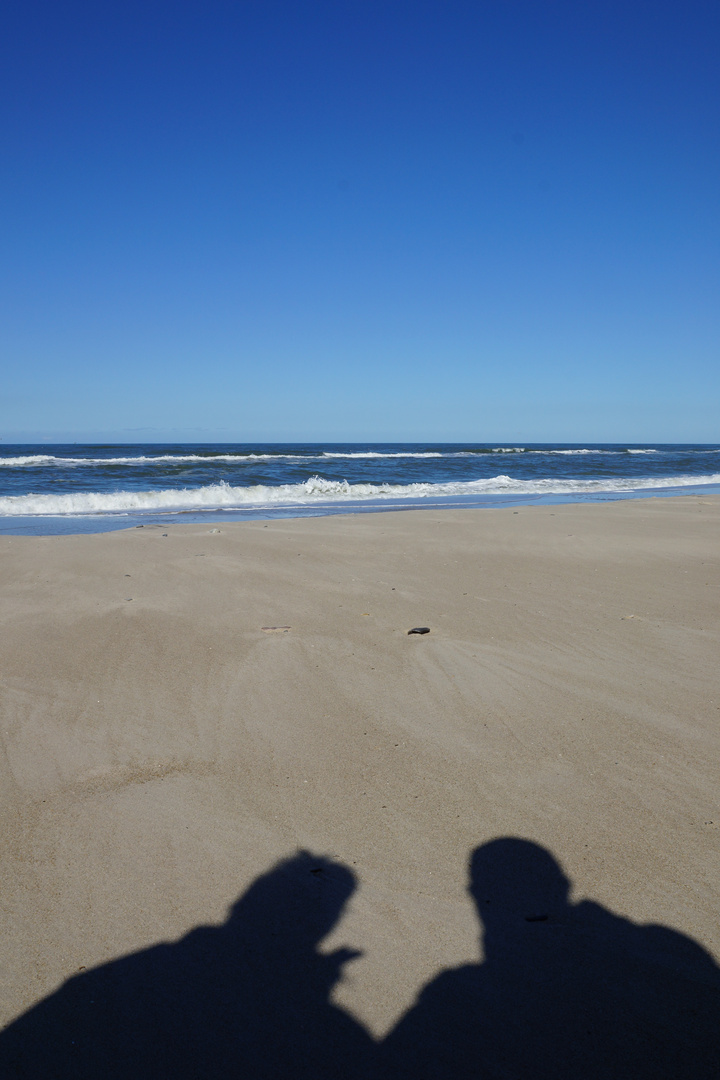 Schattenspiel am Strand von Sondervig