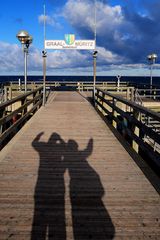 Schattenspiel auf der Brücke zu Graal Müritz