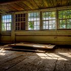 Schattenspiel im leerstehenden Bauernhaus