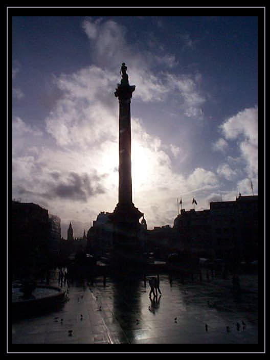 ...Schattenspiel "Lord Nelson" Trafalgar Square...