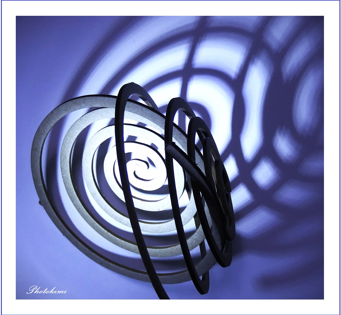 Schattenspiel mit Spiralen (I)