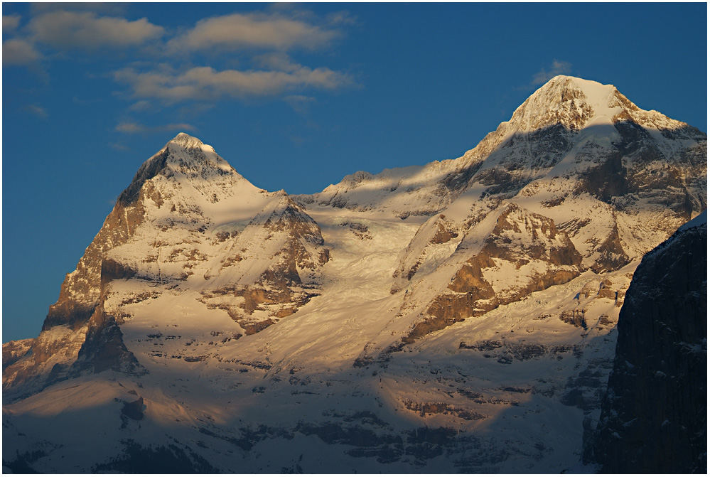 Schattenspiel über Eiger und Mönch