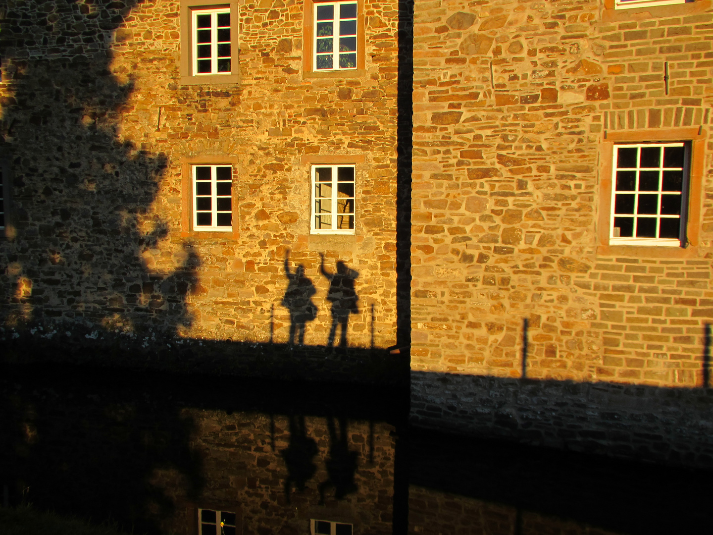 Schattenspiele am Schloss Ehreshoven