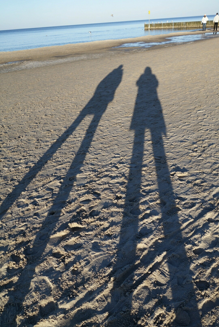 Schattenspiele am Strand