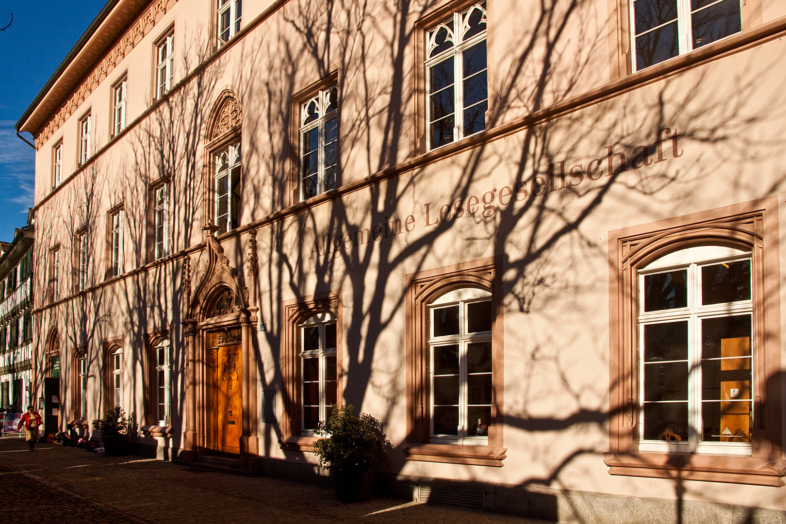 Schattenspiele auf dem Münsterplatz