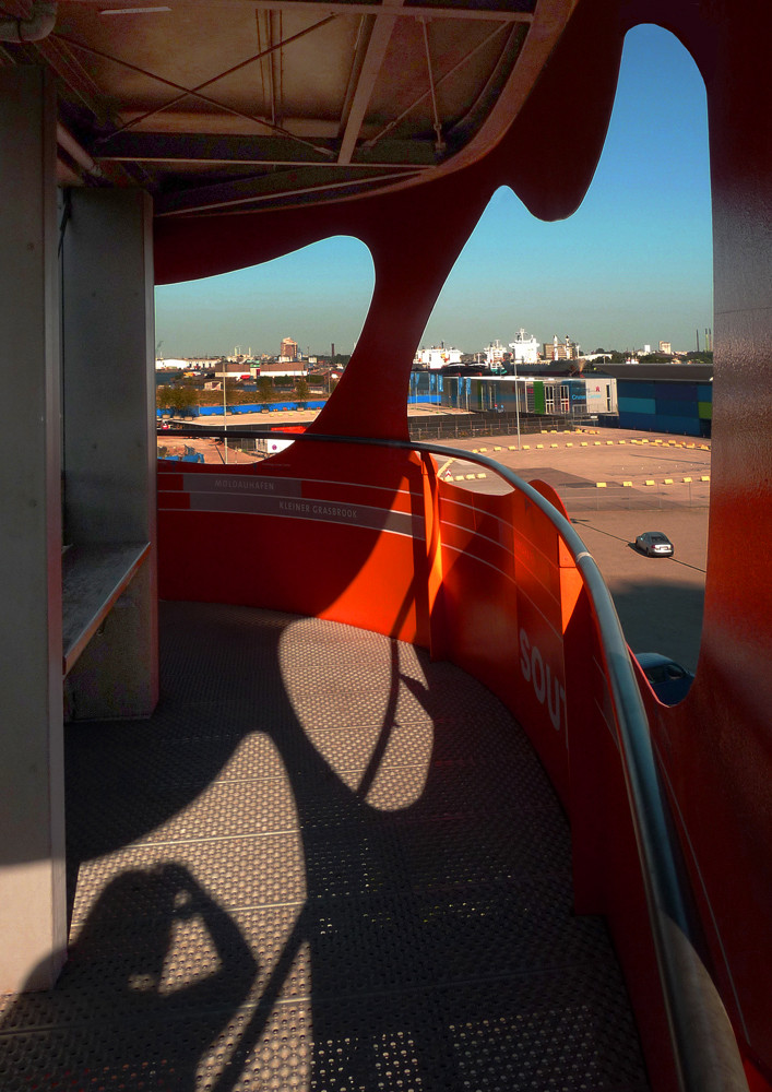 Schattenspiele auf dem View-Point in der Hafencity