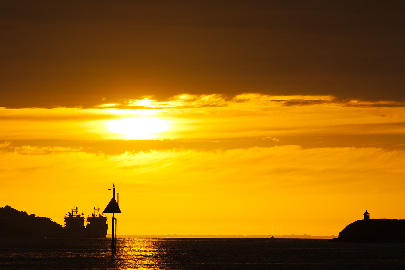 Schattenspiele der untergehenden Sonne