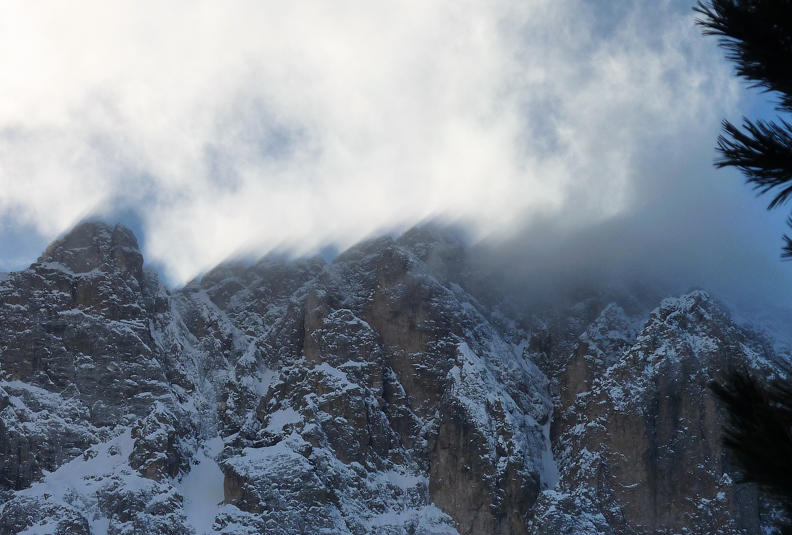 Schattenstrahlen am Langkofelgrat - Dolomiten