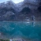 Schattige Farben im Gebirge