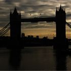 Schattten der Tower Bridge