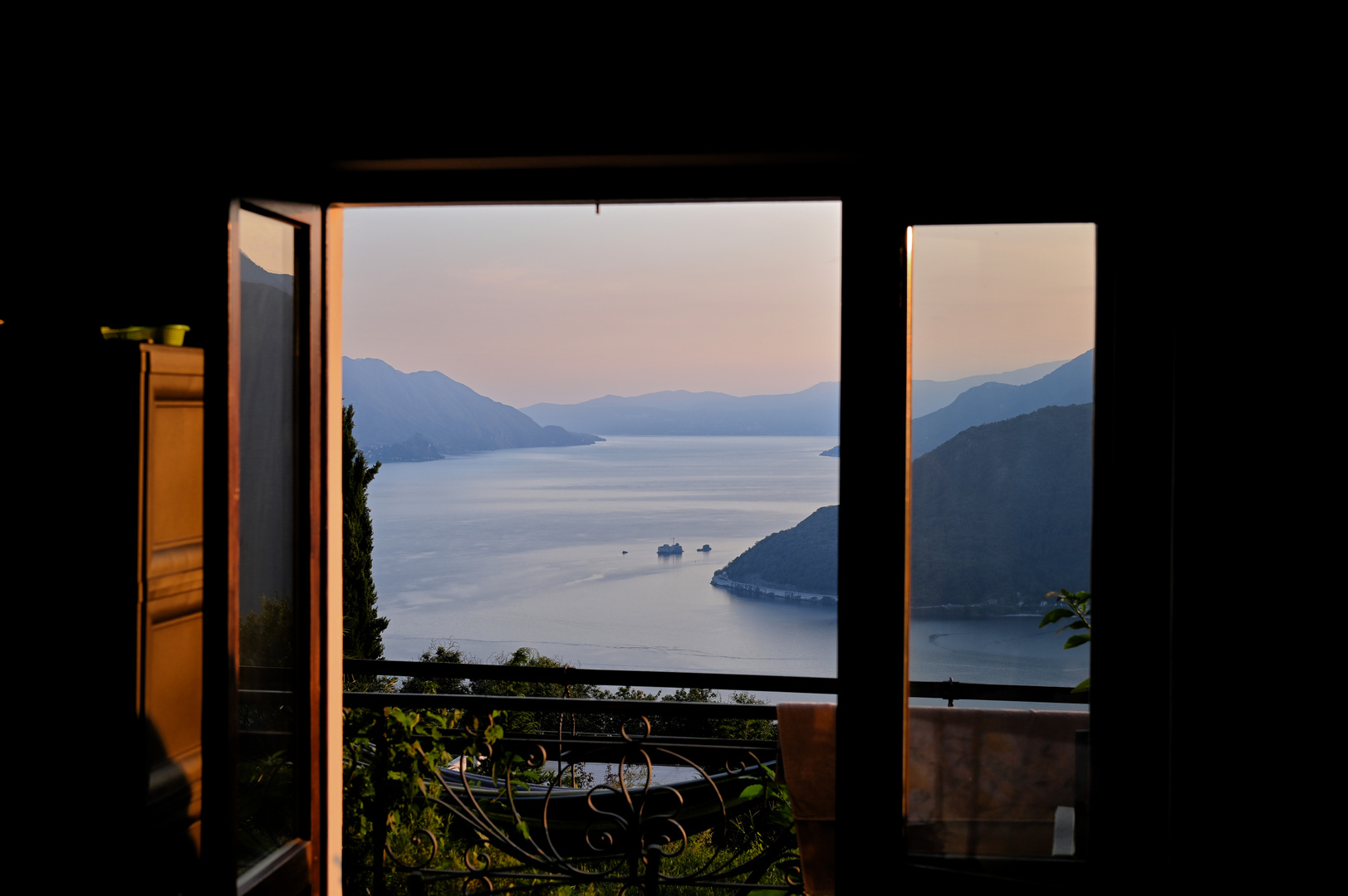 Schau aus dem Fenster und erkenne wie schön die Welt ist 