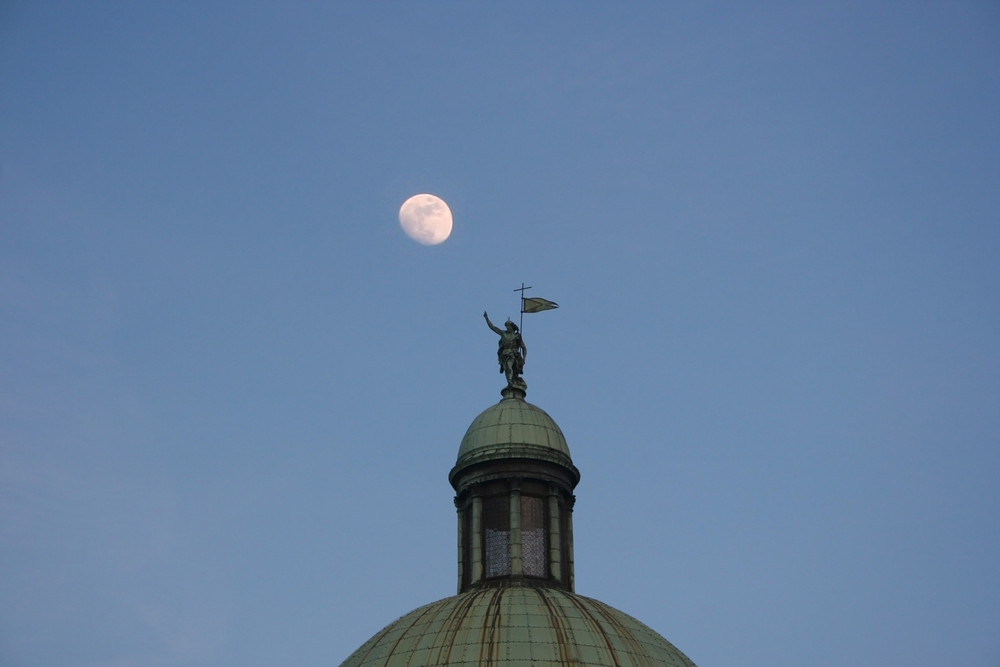 schau, der mond