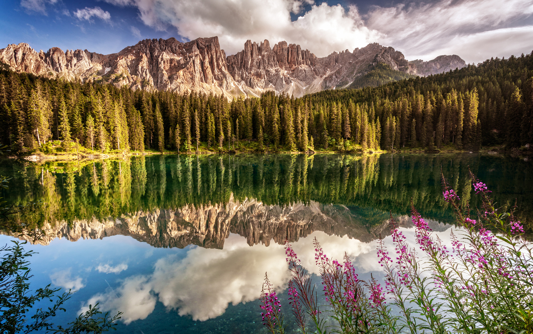 Schau hin zum Karersee