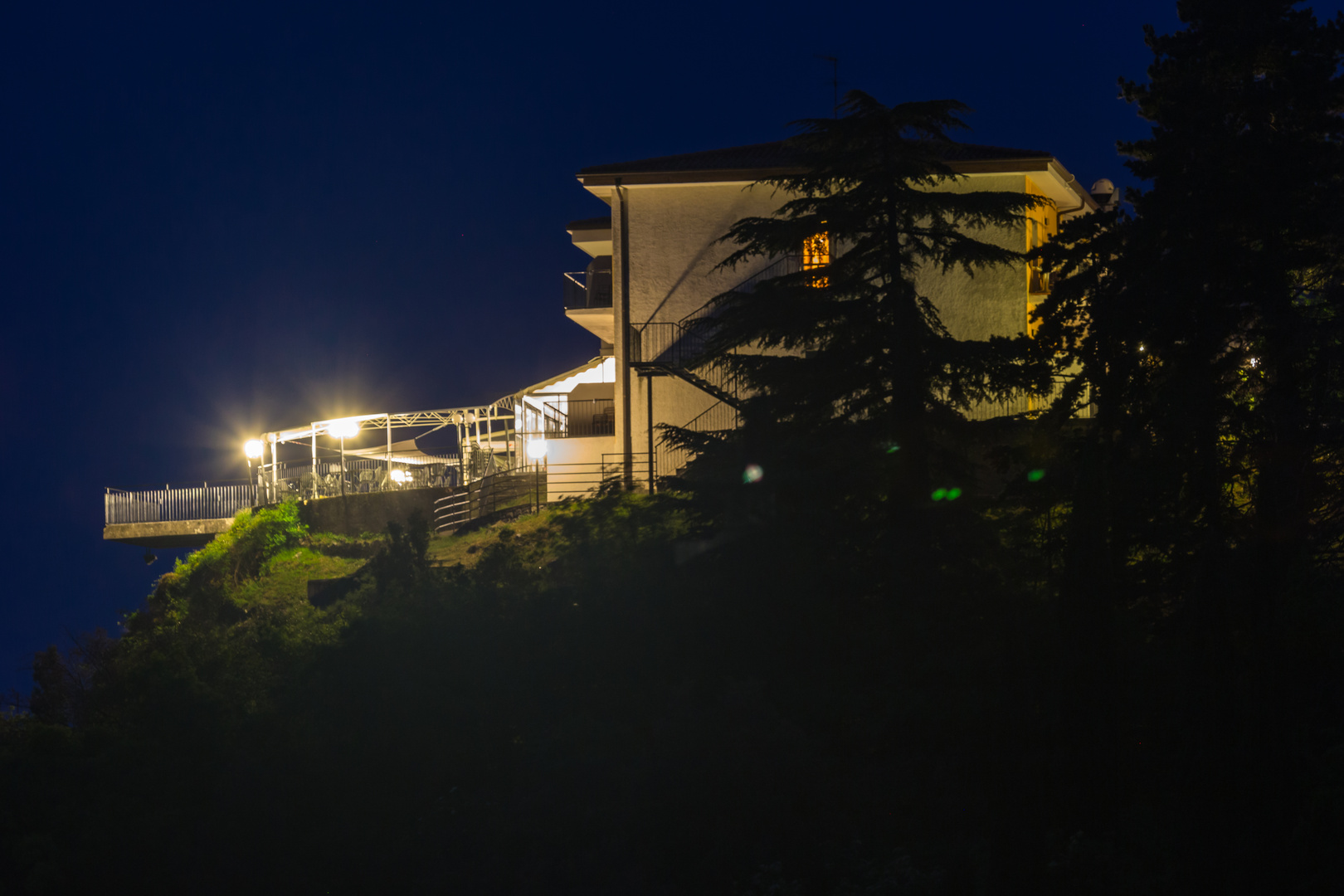 Schauderterrasse Pieve am Abend