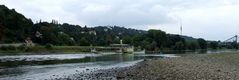 Schaufelraddampfer "Stadt Wehlen" bei Niedrigwasser auf der Elbe in Dresden