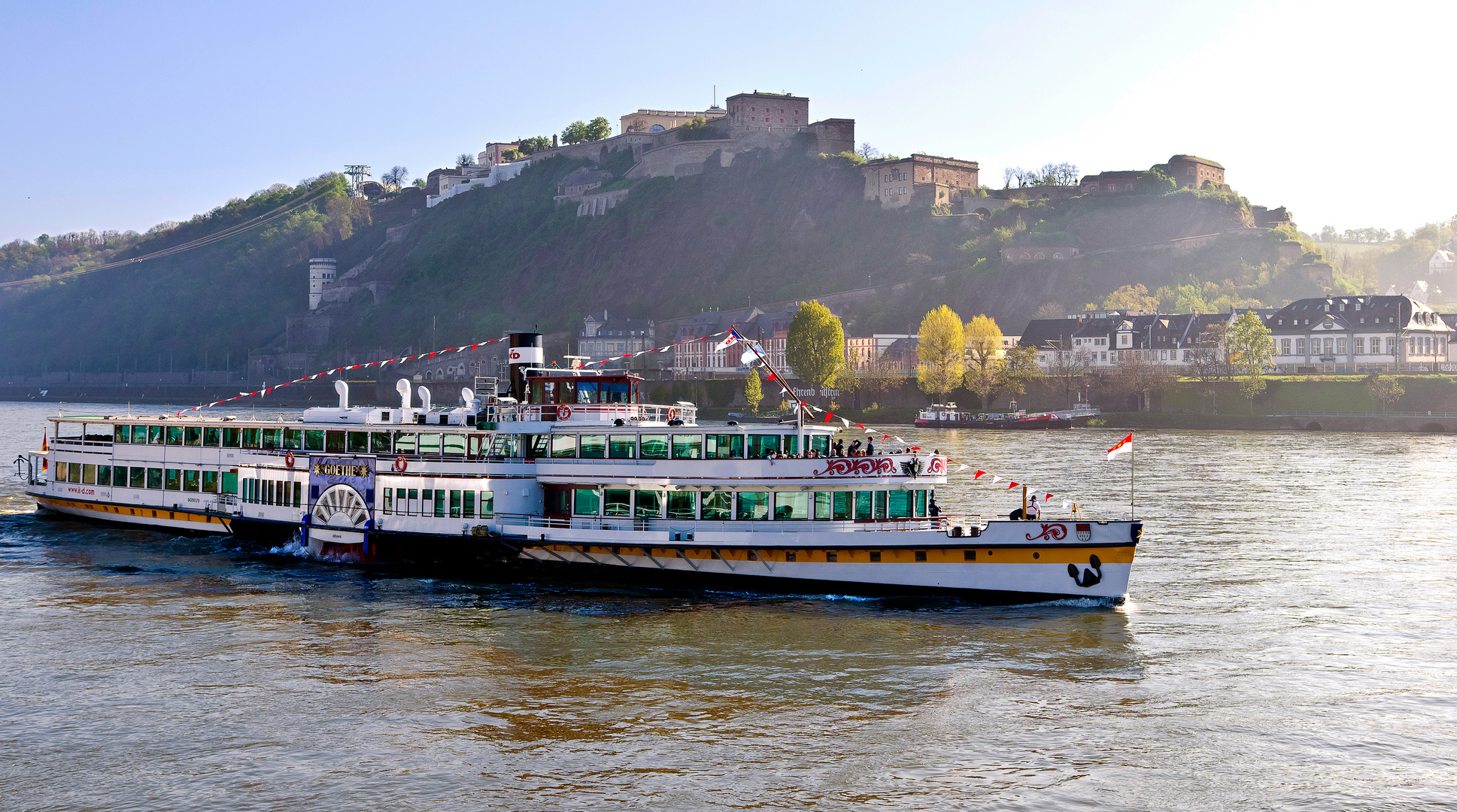 Schaufelradschiff Goethe beim Ablegen