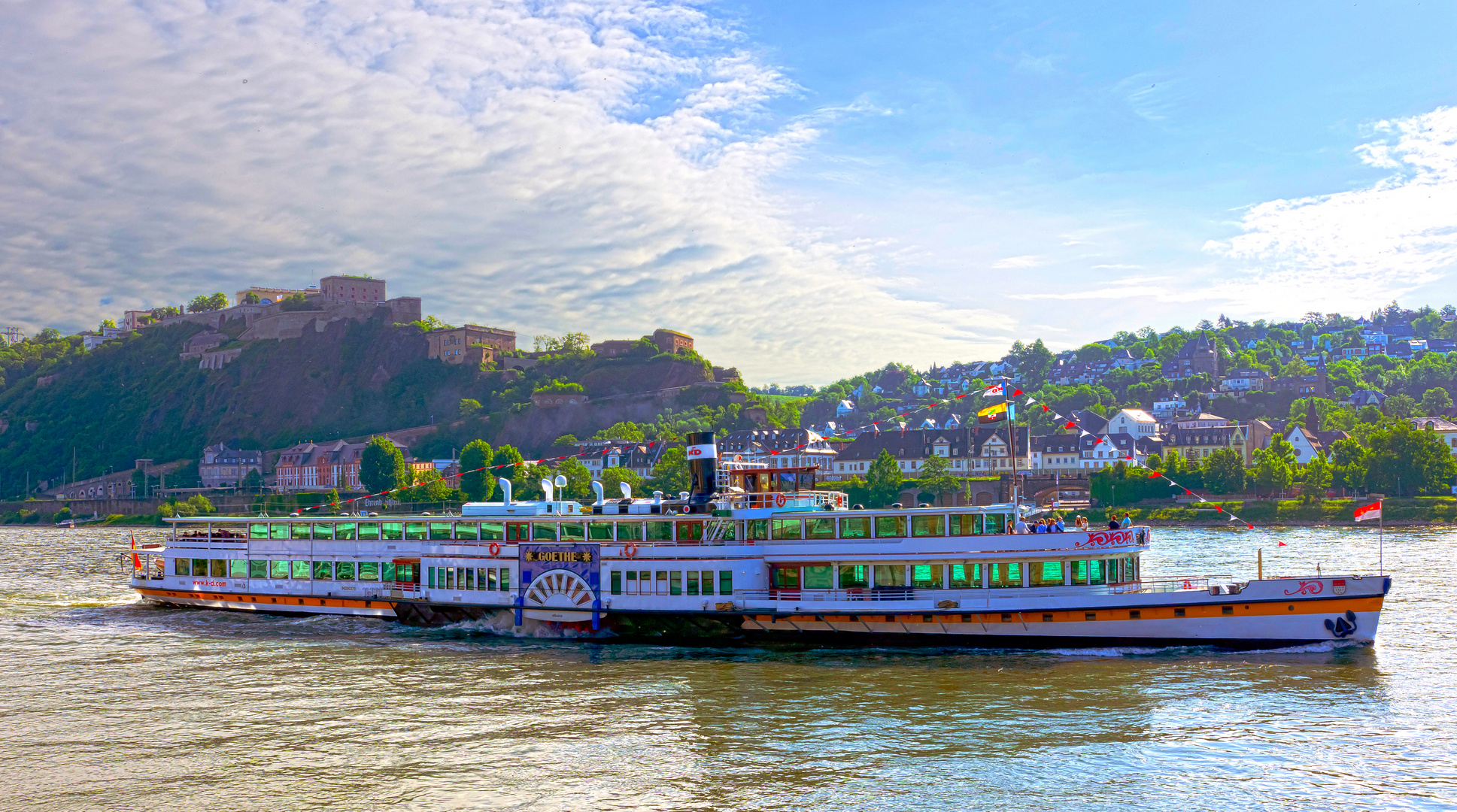 Schaufelradschiff "Goethe" beim Ablegen 