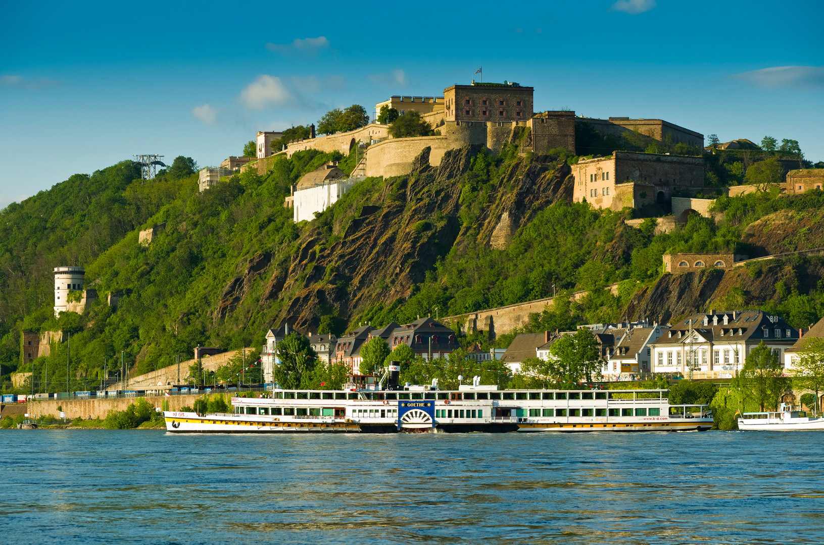 Schaufelradschiff "Goethe" kurz vor dem Wendemanöver 