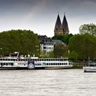 Schaufelradschiff "Goethe" trifft das Fährboot "Schängel"