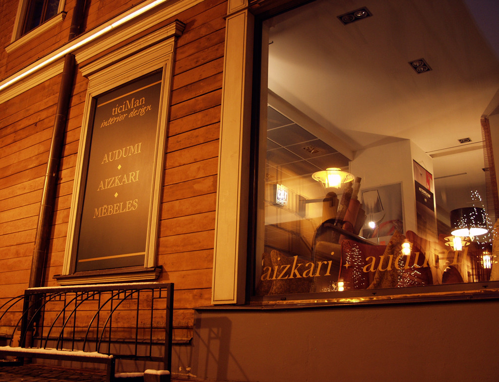 Schaufenster bei Nacht