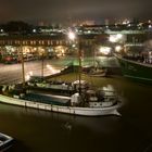 Schaufenster Fischereihafen bei Nacht