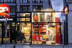 Schaufenster mit Spiegelung