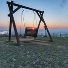 Schaukel auf dem Rochusberg bei Sonnenaufgang