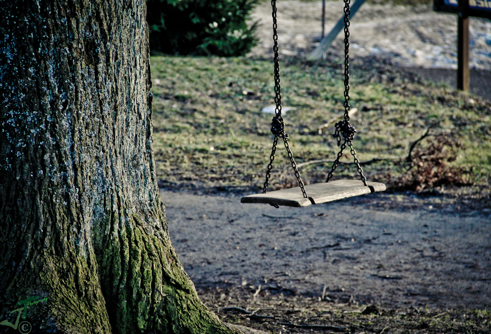 Schaukeln am Wegesrand