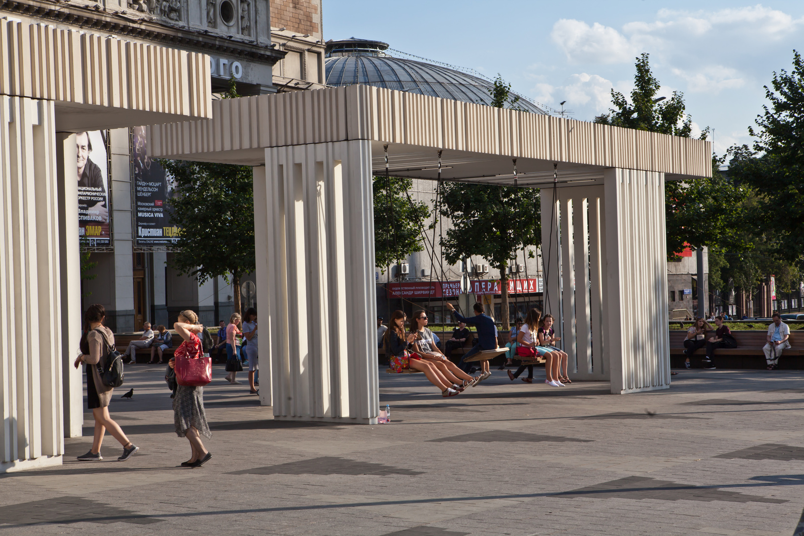 Schaukeln auf dem Majakowski-Platz