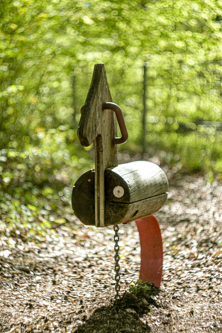 Schaukelpferd auf dem Spielplatz