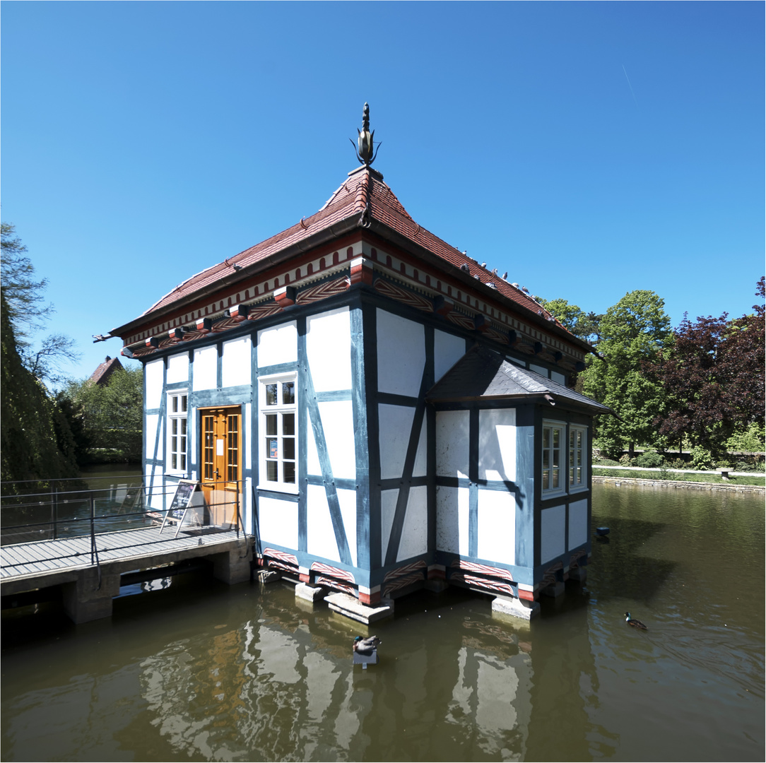 Schaumburger Details 5 / Lustschlößchen (1685) im Stadtgarten Stadthagen