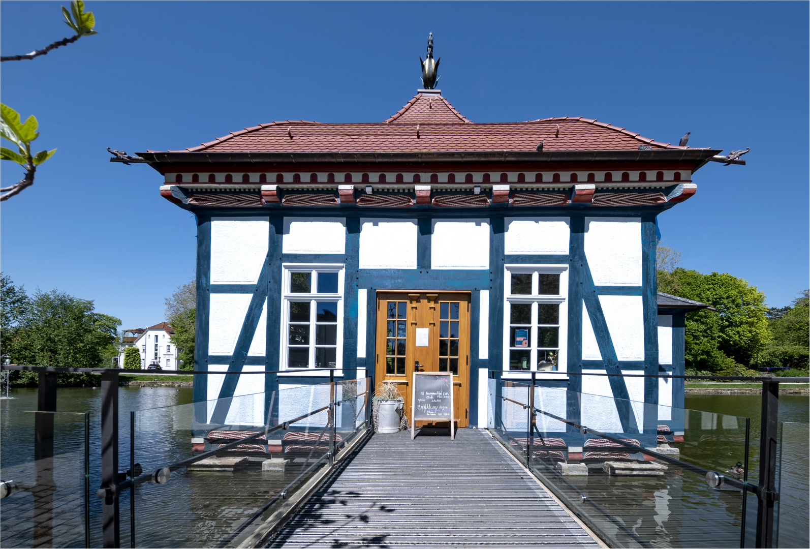 Schaumburger Details 8 / Lustschlösschen (1685) im Stadtgarten Stadthagen