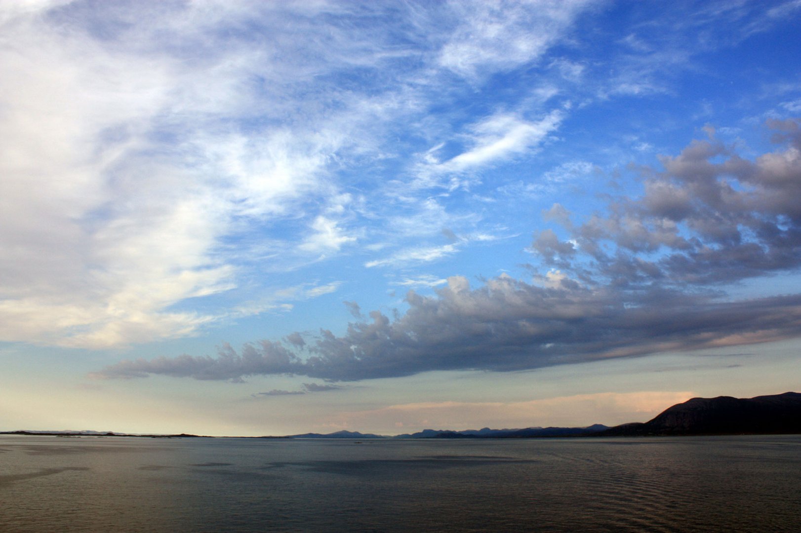 Schauspiel am  Fjordhimmel