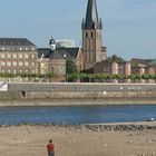 Schaut man von Oberkassel auf dein Rhein...